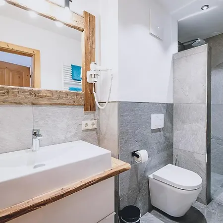 Adamhof Spielberg Апартаменты *