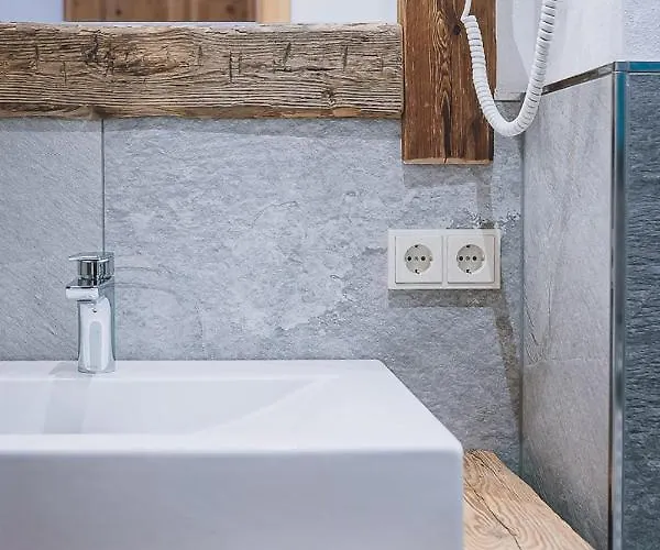 Adamhof Spielberg 莱奥冈